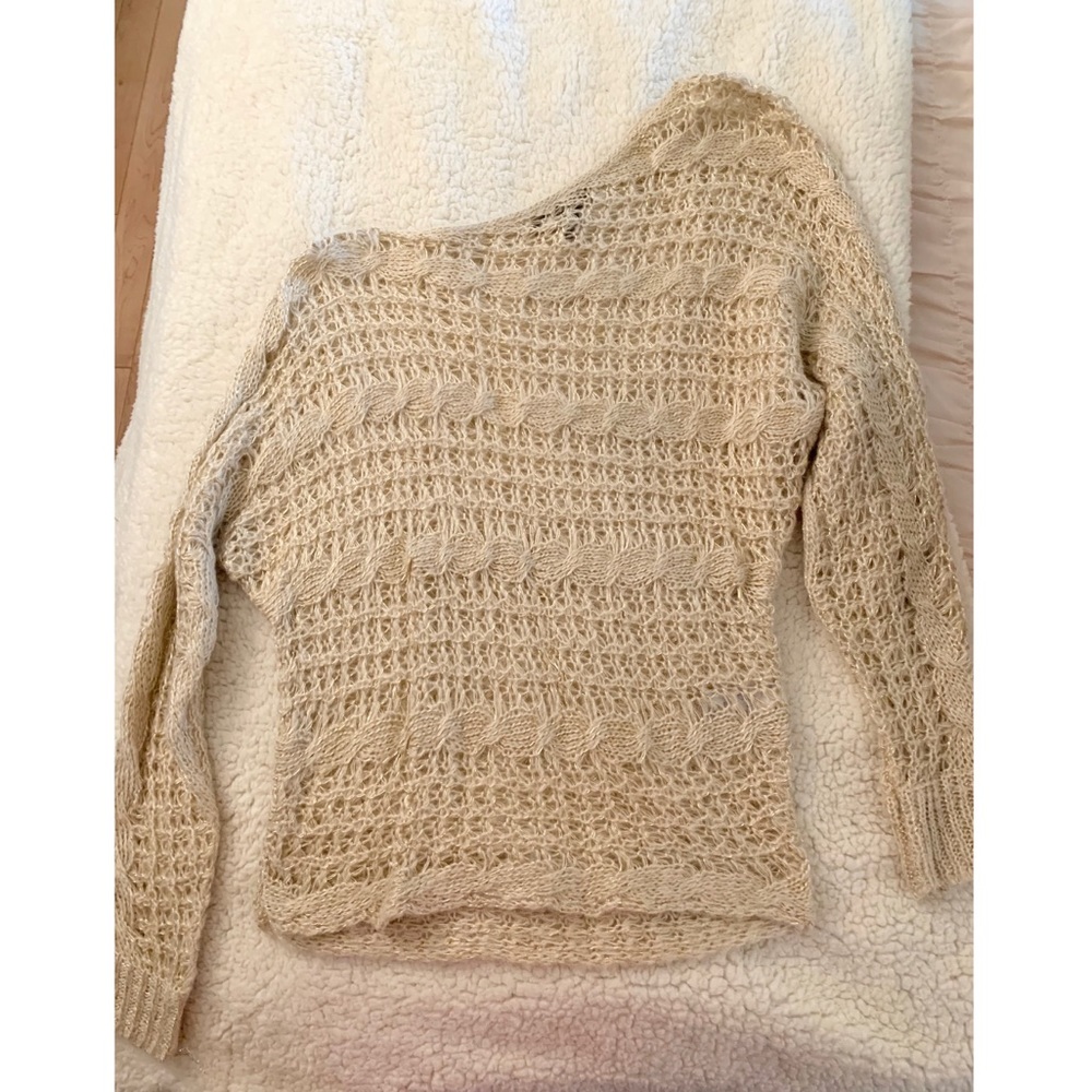 Jessica Simpson sweater